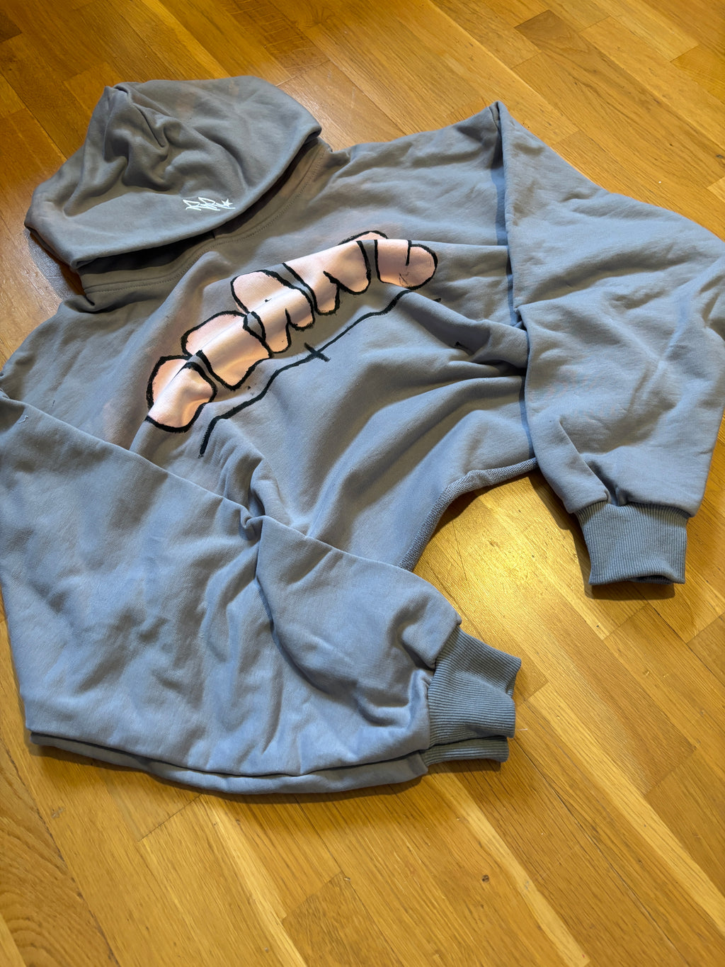 CRANZ X RVK ROSES hettupeysa